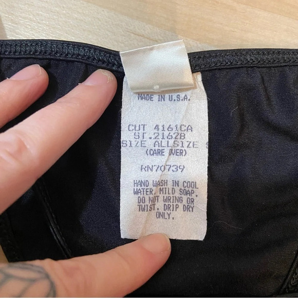 Vintage women’s  black thong string bikini swimsuit bathing suit bottoms - Picture 6 of 6